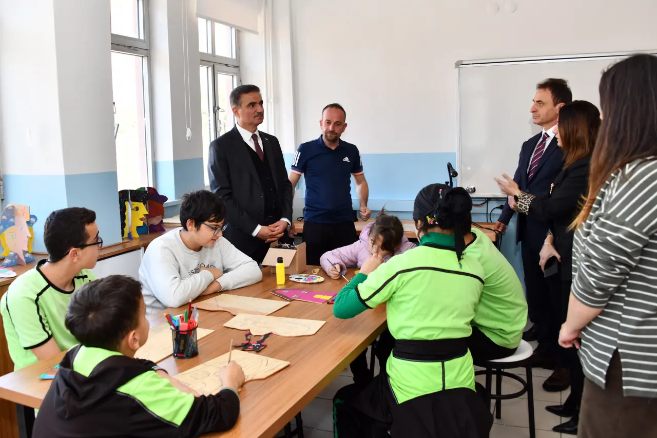 Gümüşhane’de 3 Aralık Farkındalığı: Vali Aydın Baruş’tan “Sevgi” Vurgusu ve Vefa Örneği 11