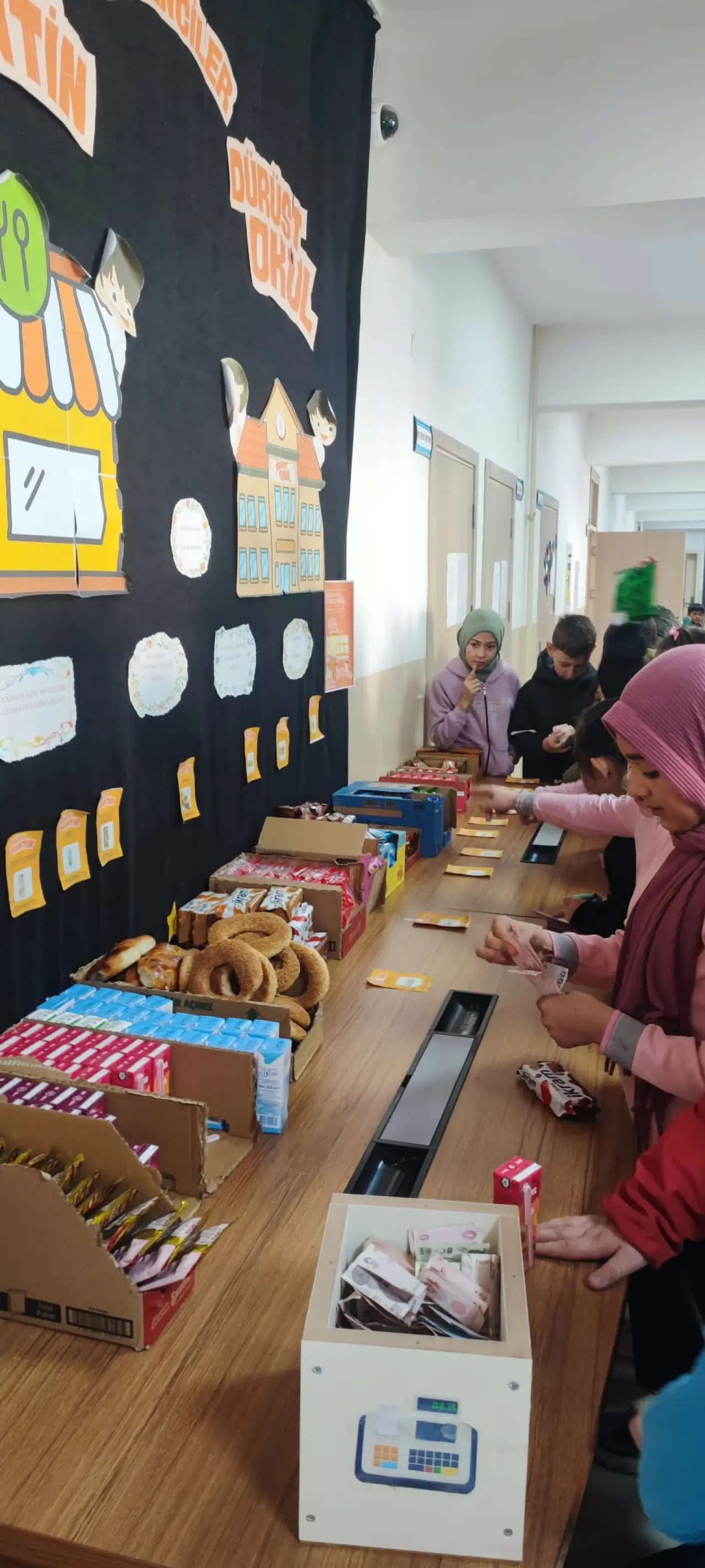 Kürtün’de Değerler Eğitimi: Şehit Taşkın Temel İlkokulu’nda ‘Dürüst Kantin’ Uygulaması Başlatıldı 1