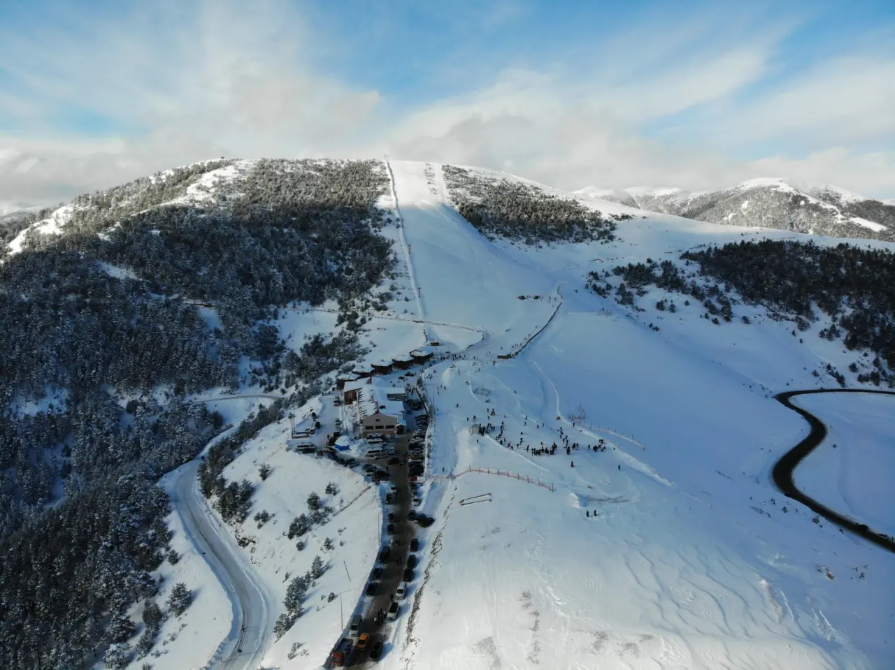 Kar Hasreti Çeken Oraya Koştu: Zigana’da Adım Atacak Yer Kalmadı! 13