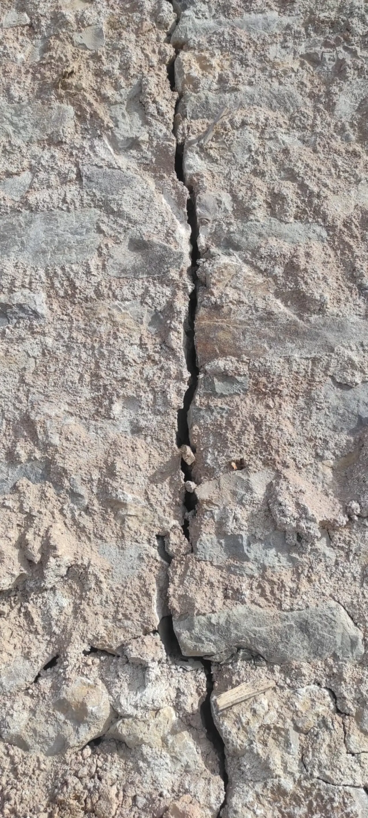 Bağlarbaşı Sanayi Sitesi’nde kabus geri mi dönüyor? Yeni yapılan istinat duvarları da çatladı 8