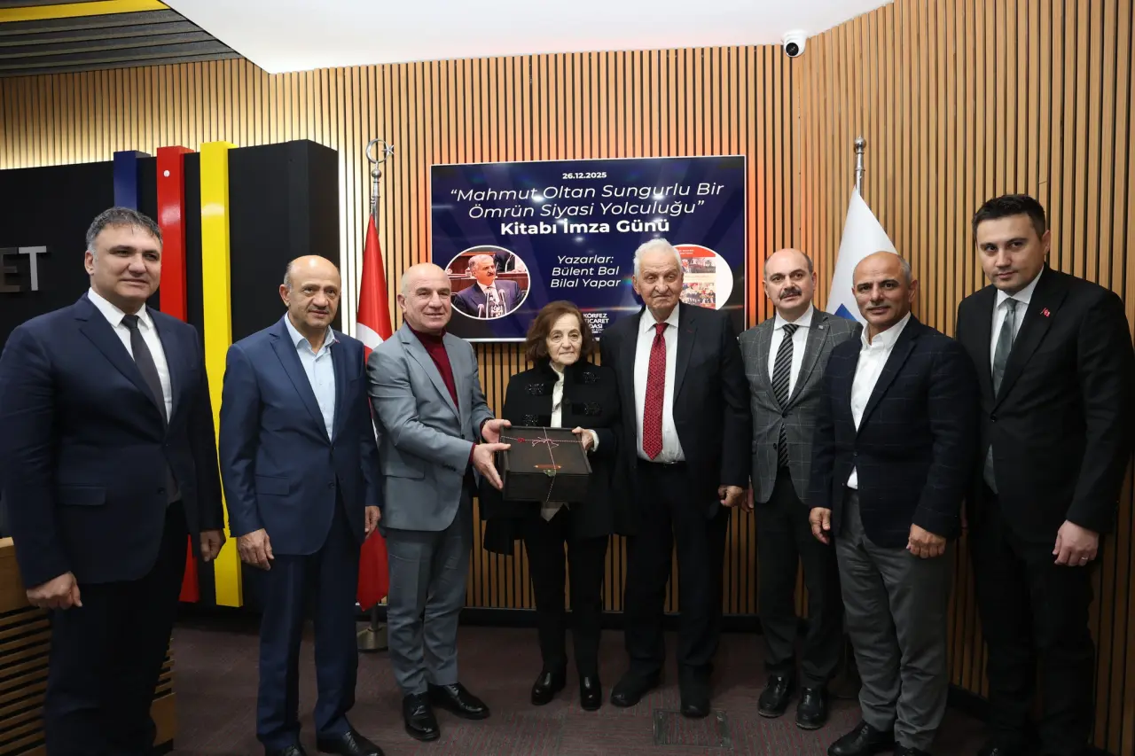 Siyasetin Dev İsimleri Kocaeli'de Buluştu: Gümüşhaneli Bakan Sungurlu Bir Ömrü Anlattı! 8