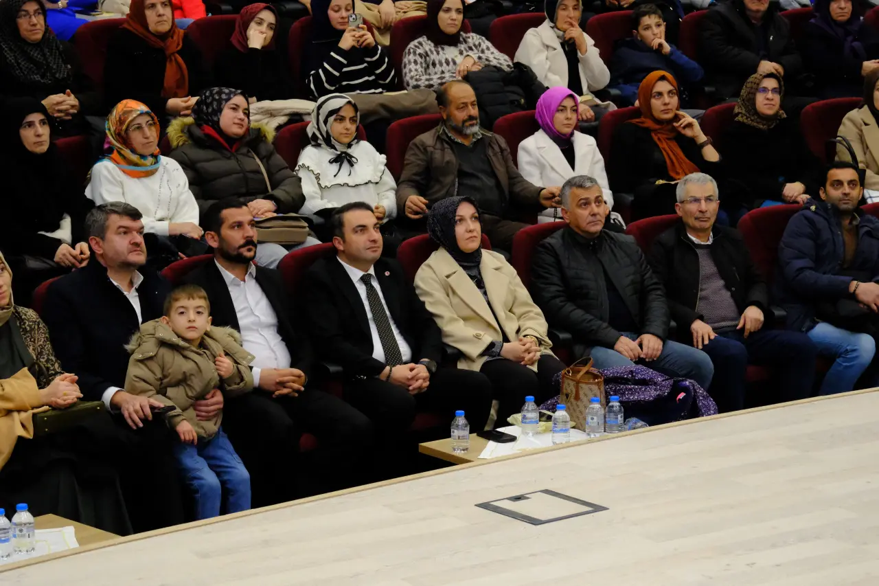 Şiran’da Kültür ve Sanat Rüzgârı: Alişan Kapaklıkaya ile Gönül Kapıları Aralandı 1