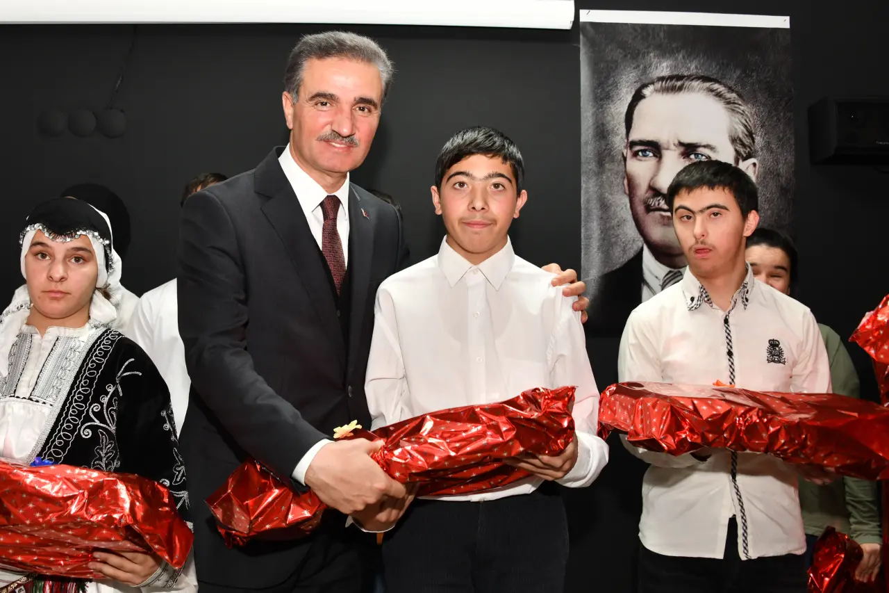 Gümüşhane’de 3 Aralık Farkındalığı: Vali Aydın Baruş’tan “Sevgi” Vurgusu ve Vefa Örneği 9