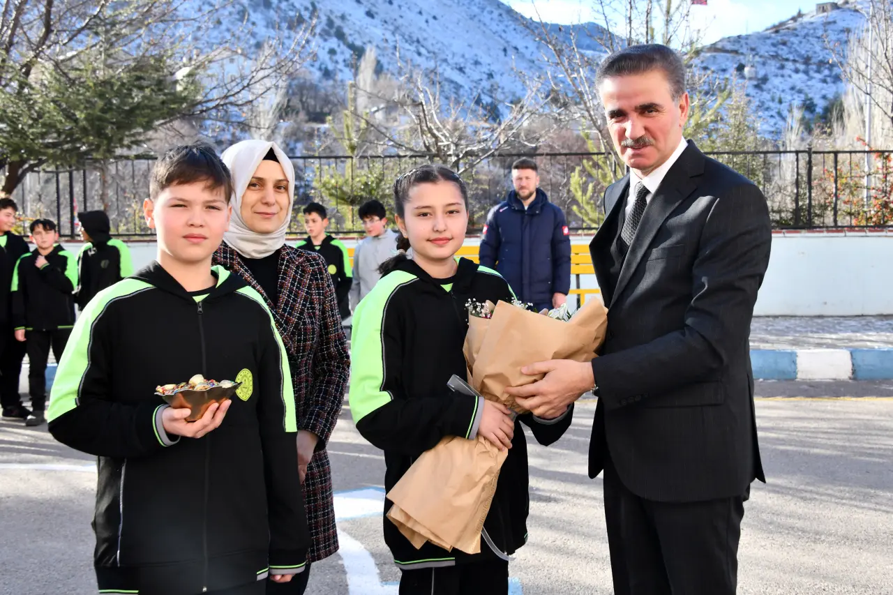 Vali Baruş’tan Fevzipaşa Ortaokulu’na ziyaret 1