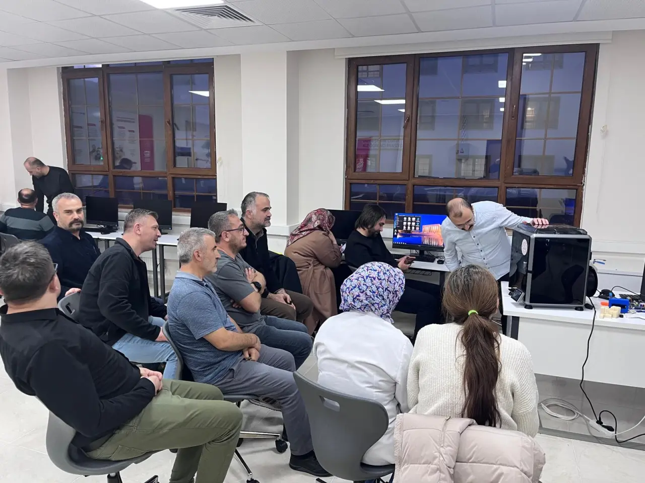 Yenilikçi Sınıflar Dijital Teknolojiler Kursu il genelinde tamamlandı 5