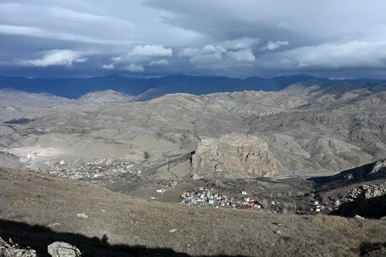 Dört mevsimi bir günde yaşadılar: Yağmur, gökkuşağı ve güneşli zirve 36