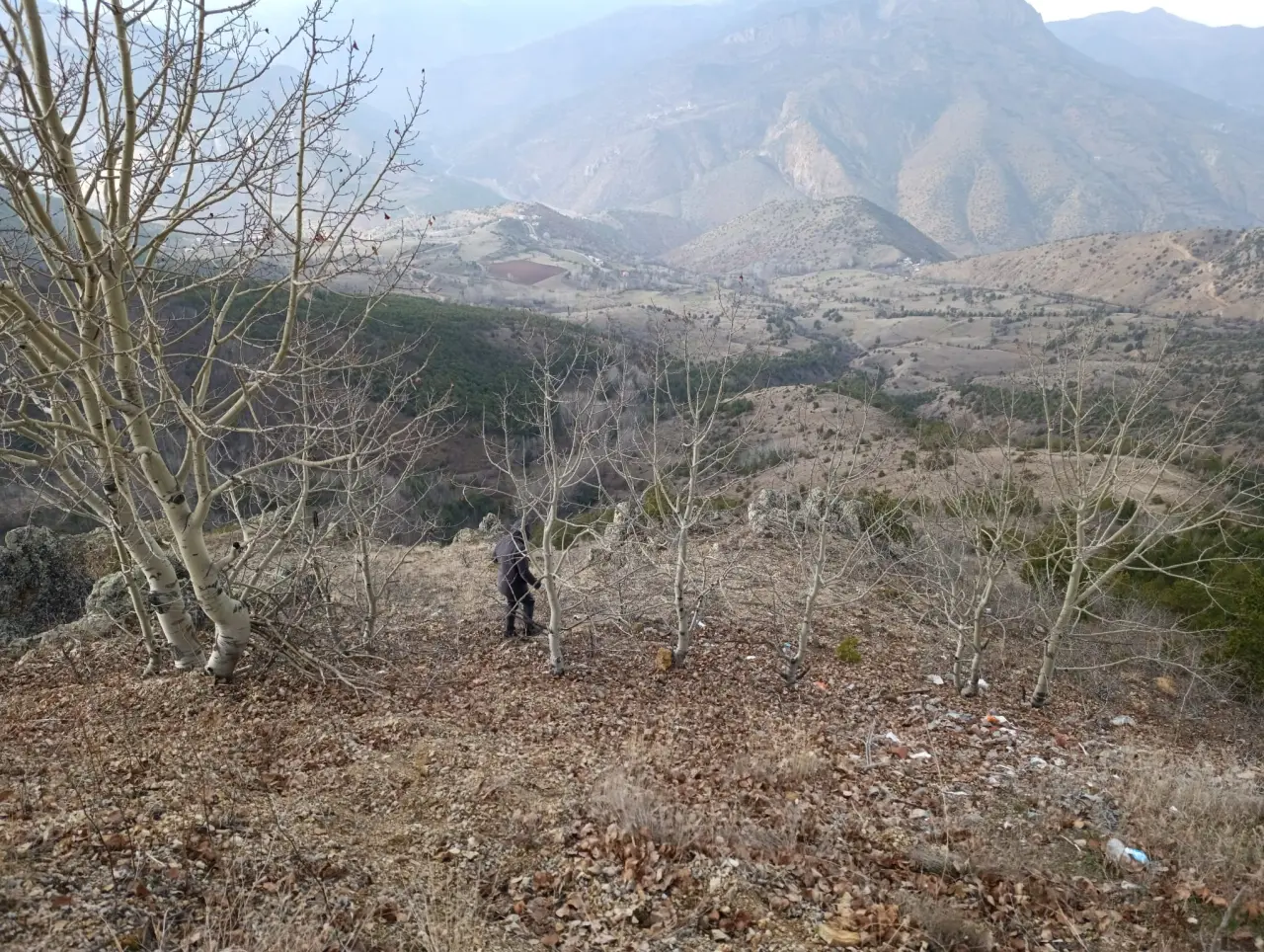 Gümüşhane’de örnek çevre seferberliği: Yaydemir köyünde gençler 20 hektarlık alanda çöp topladı 15
