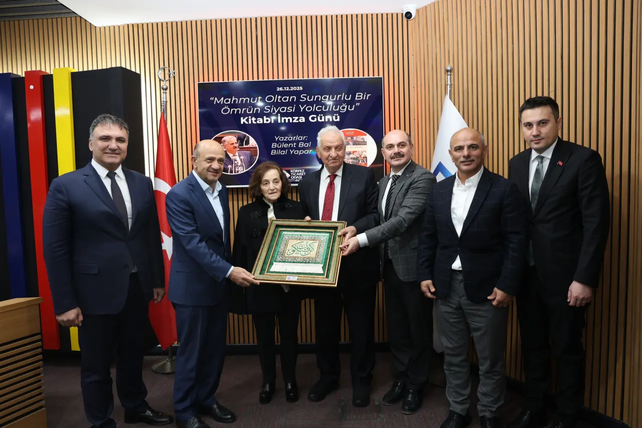 Siyasetin Dev İsimleri Kocaeli'de Buluştu: Gümüşhaneli Bakan Sungurlu Bir Ömrü Anlattı! 7