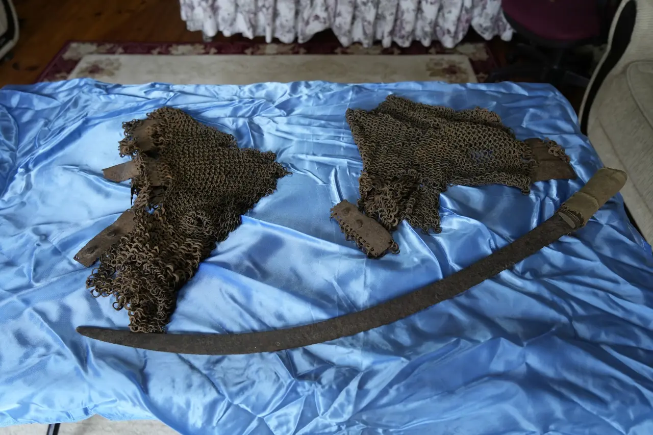 700 Yıllık Miras: Güvenç Abdal’ın Kılıcı ve Zırhı Gümüşhane’de Korunuyor 1