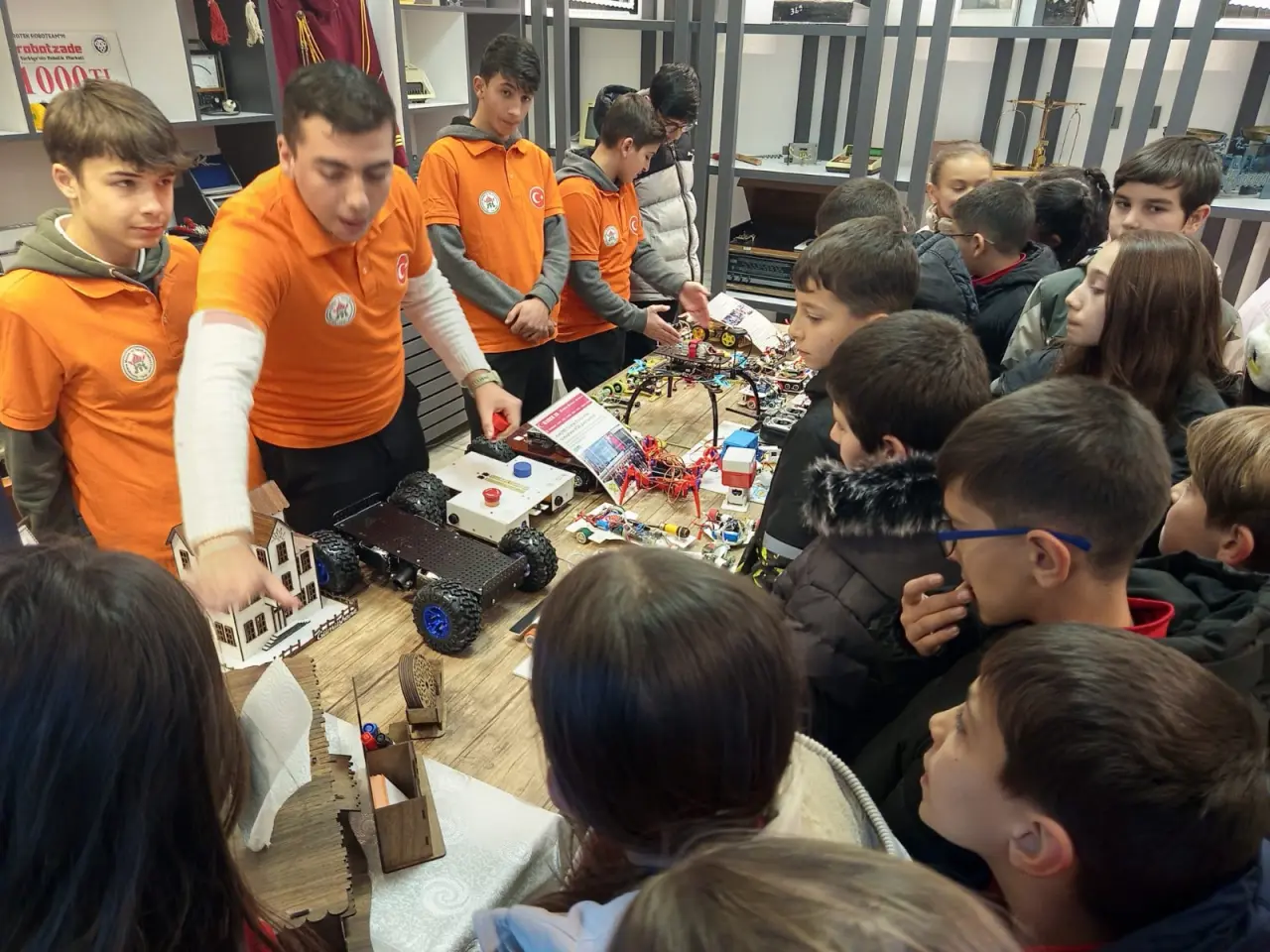 Gazipaşa Ortaokulu öğrencileri fabrika gibi okulu gezdi 17