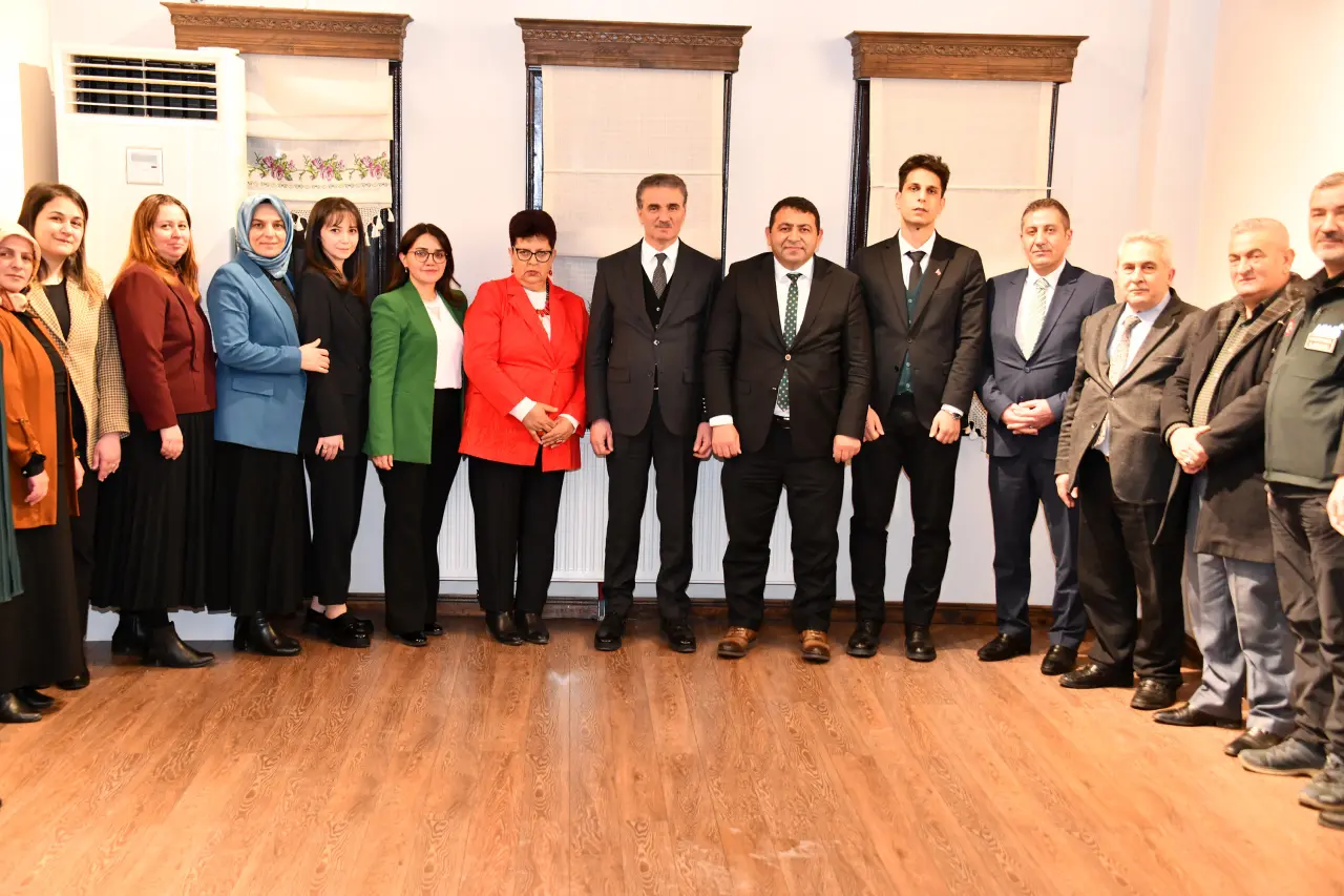 Gümüşhane Valiliği'nde 45 yıllık hizmetin ardından duygusal veda: Ülkü Köklü emekli oldu 5