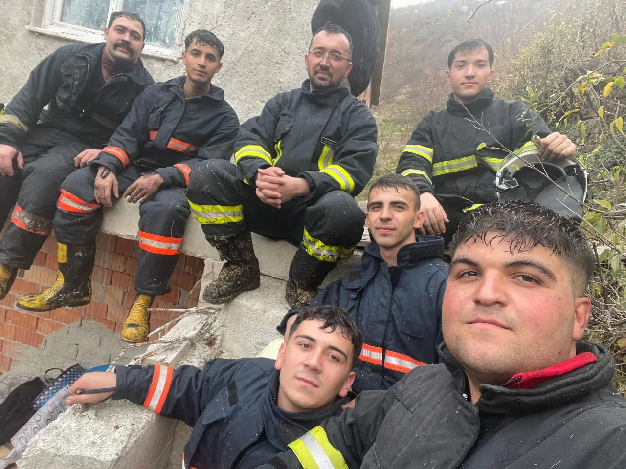 Üniversite Öğrencileri Özkürtün’deki yangına hızır gibi yetişti 2