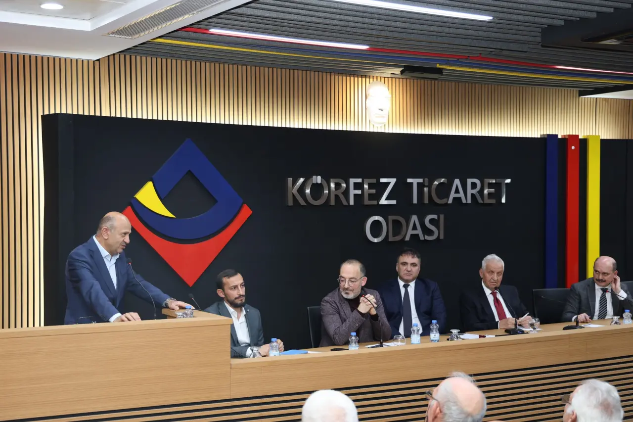 Siyasetin Dev İsimleri Kocaeli'de Buluştu: Gümüşhaneli Bakan Sungurlu Bir Ömrü Anlattı! 1