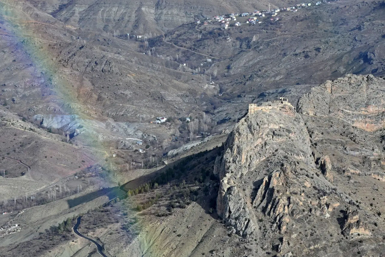 Dört mevsimi bir günde yaşadılar: Yağmur, gökkuşağı ve güneşli zirve 30