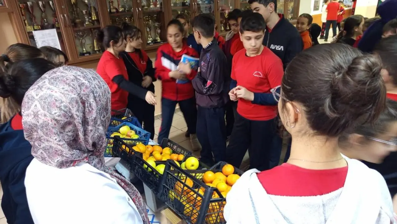 Gazipaşa Ortaokulu'nda 'Yerli ve Sağlıklı' Dönüşüm: Cips Yerine Elma, Çikolata Yerine Mandalina 2