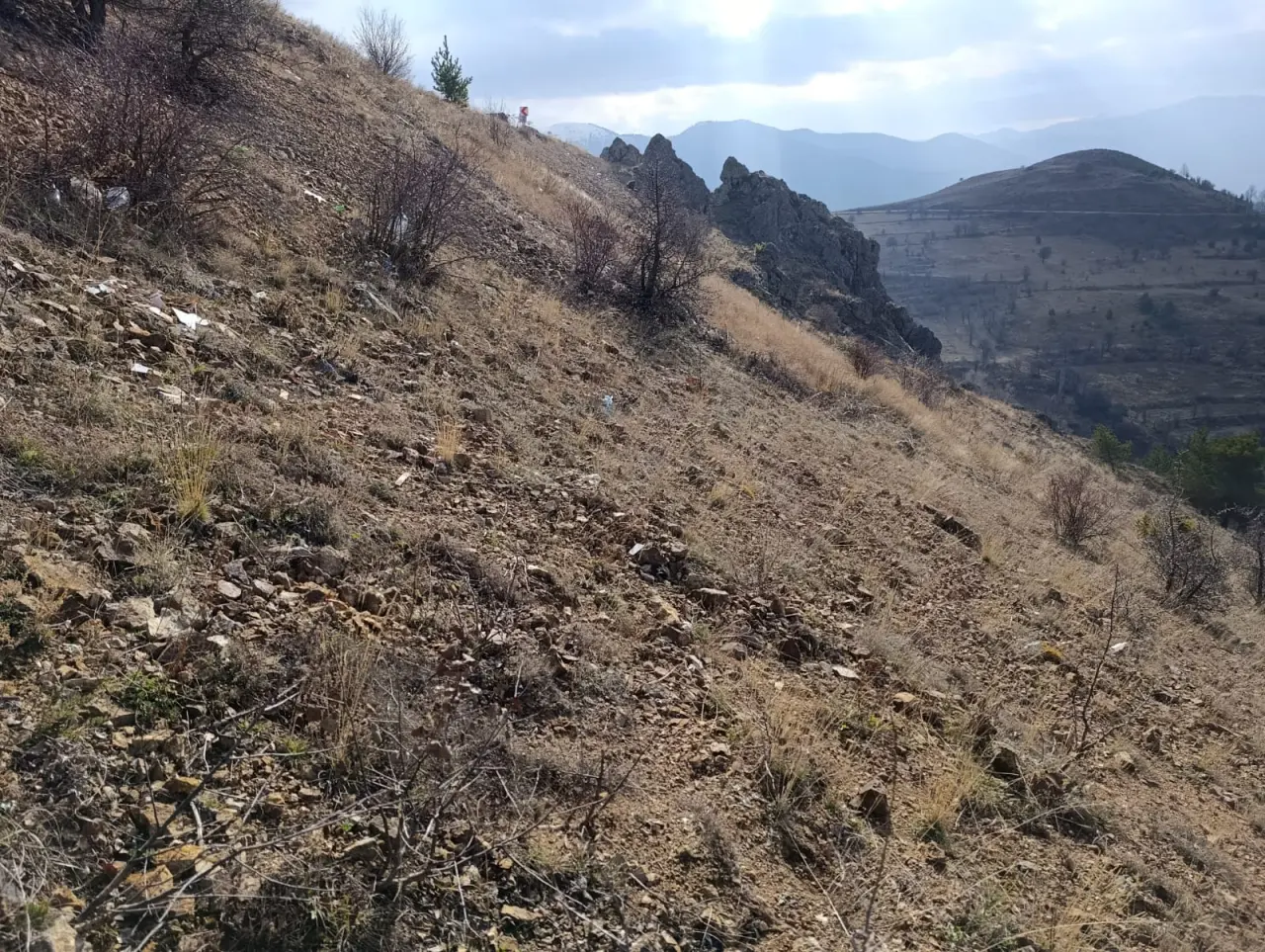 Gümüşhane’de örnek çevre seferberliği: Yaydemir köyünde gençler 20 hektarlık alanda çöp topladı 18