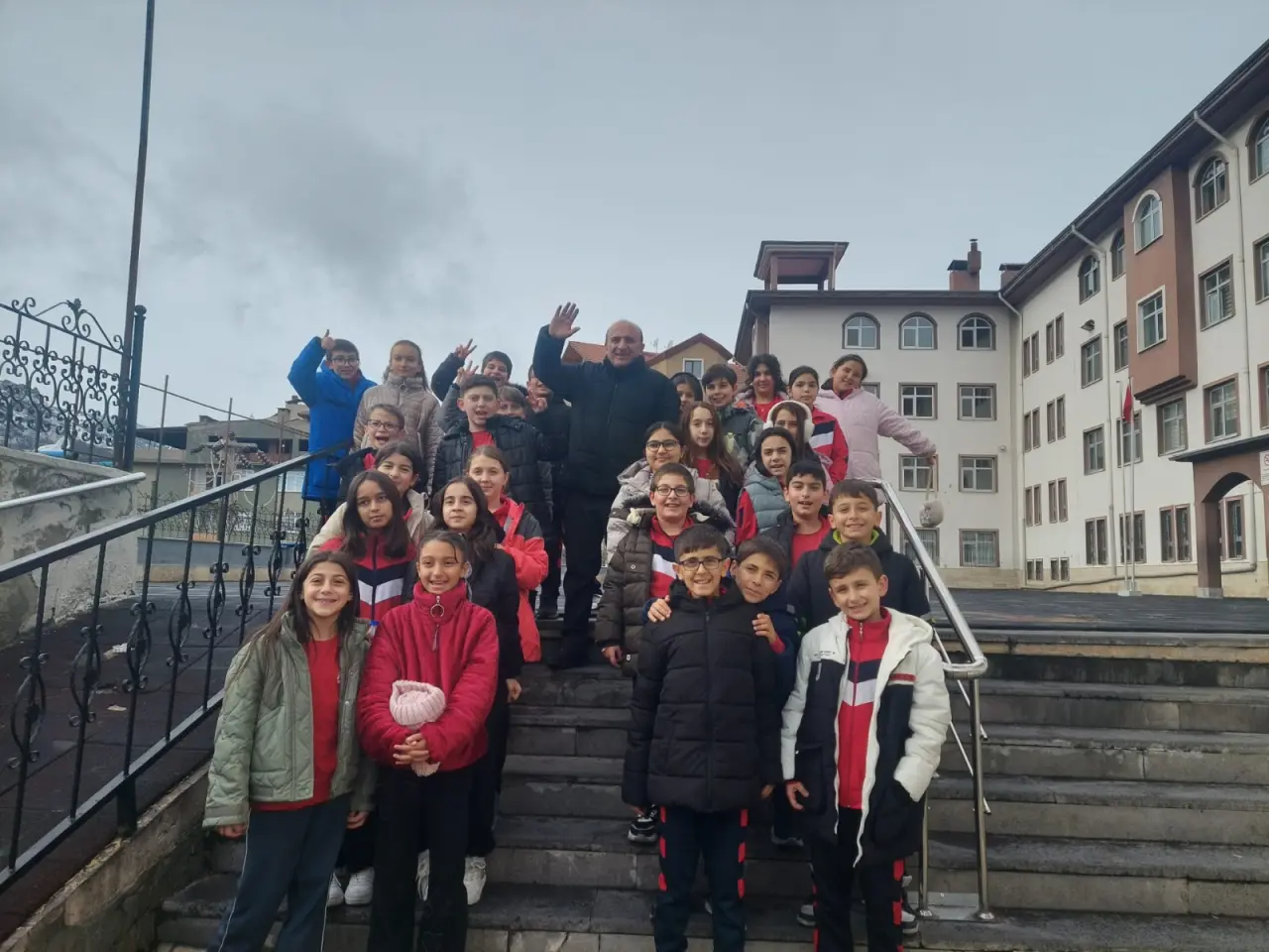 Gazipaşa Ortaokulu öğrencileri fabrika gibi okulu gezdi 1