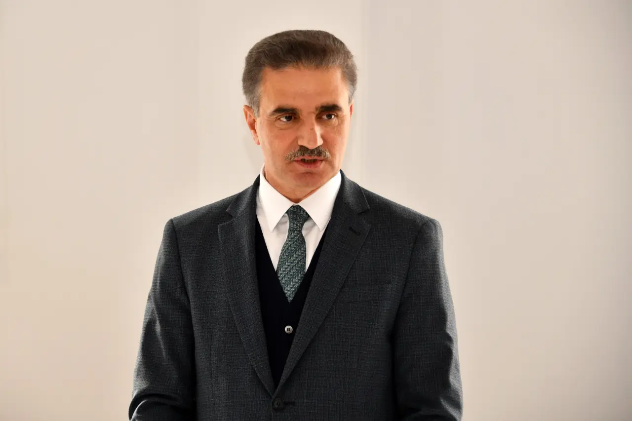 Vali Baruş: Asfalt plentimiz neredeyse hiç durmadan çalıştı 9