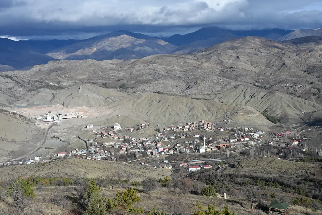 Dört mevsimi bir günde yaşadılar: Yağmur, gökkuşağı ve güneşli zirve 17