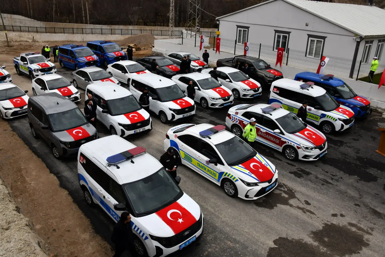 Gümüşhane’de Emniyet ve Jandarma filosuna 28 yeni araç 12