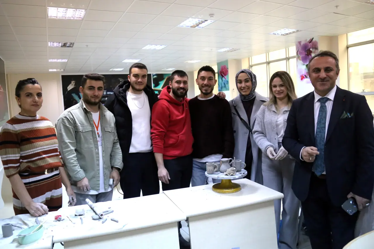 Gümüşhane Üniversitesi’nde Gelenek ve Sanat Buluşması: Dölek Çamuru Kampüste Hayat Buldu 9