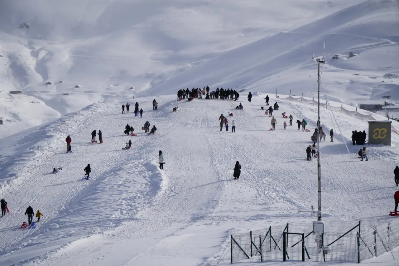 Kar Hasreti Çeken Oraya Koştu: Zigana’da Adım Atacak Yer Kalmadı! 6
