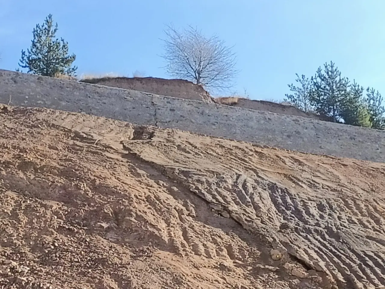 Bağlarbaşı Sanayi Sitesi’nde kabus geri mi dönüyor? Yeni yapılan istinat duvarları da çatladı 7