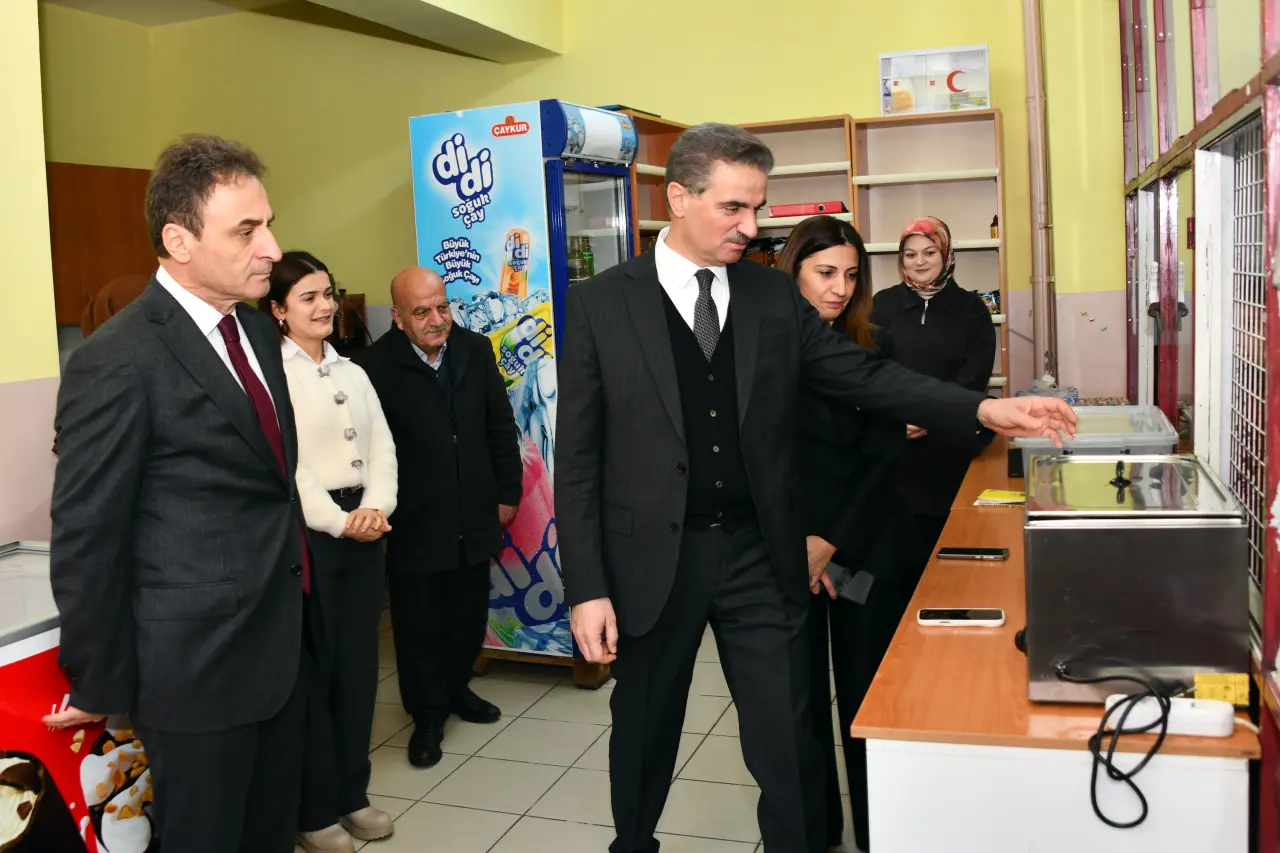 Vali Baruş’tan Fevzipaşa Ortaokulu’na ziyaret 11