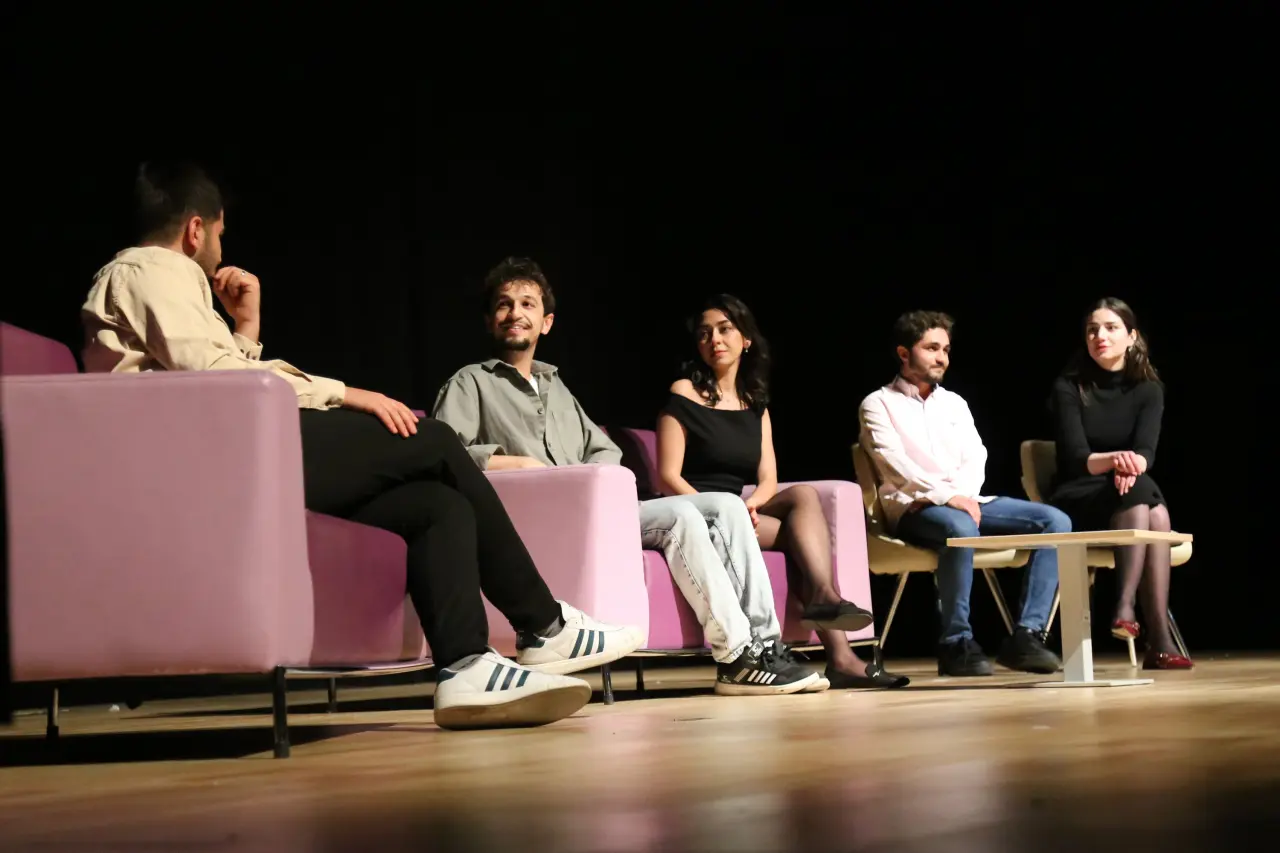 Gümüşhane'de Salon Doldu Taştı! Kahkahaya Boğan 'Sahibinden Komedi' İçin Turne Müjdesi Geldi 4