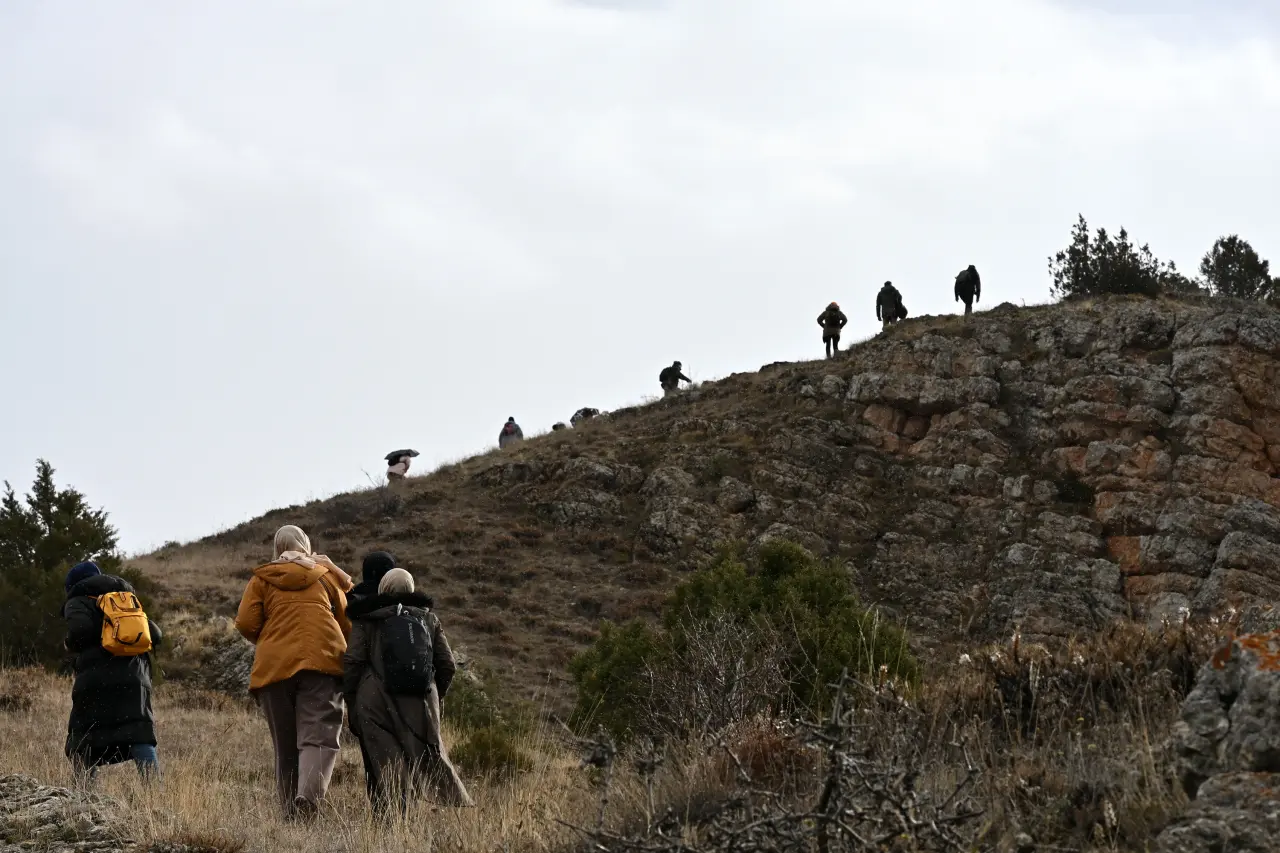 Dört mevsimi bir günde yaşadılar: Yağmur, gökkuşağı ve güneşli zirve 29