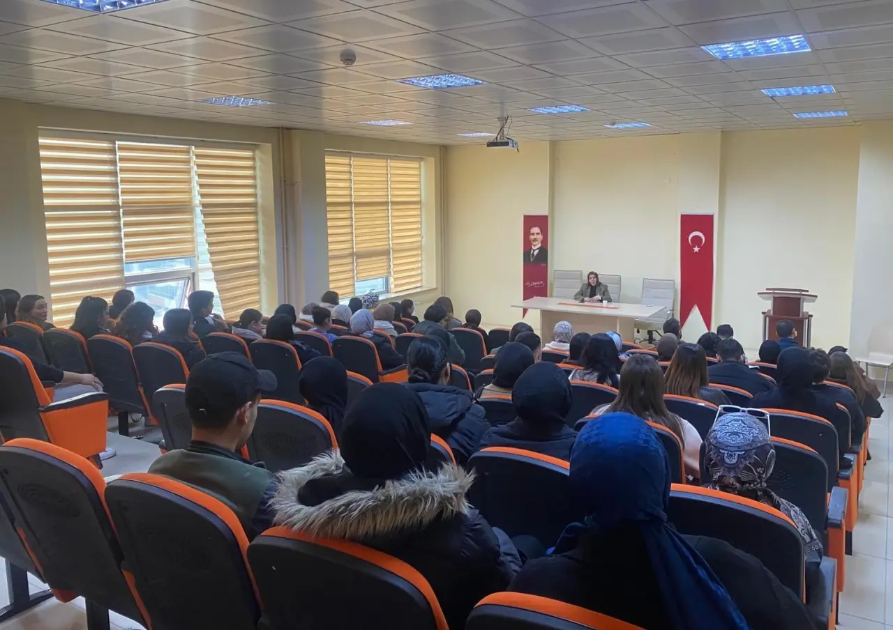 Geleceğin Sağlık Yöneticilerine Kritik Uyarılar: 'Başarı Sadece İdari Bilgiyle Gelmez' 4