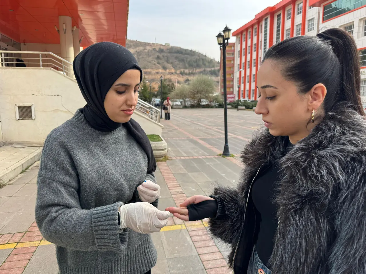 Gümüşhane Üniversitesi’nde ‘Sinsi Tehlike’ye Karşı Örnek İş Birliği: 100 Kişiye Şeker Taraması 5