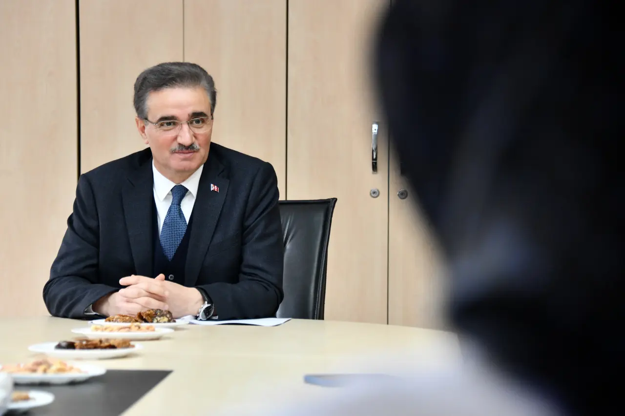 Vali Baruş sınıfa girdi, gençlere o sırrı verdi: ‘Bunu yaparsanız hedefe ulaşmamak için sebep yok’ 9