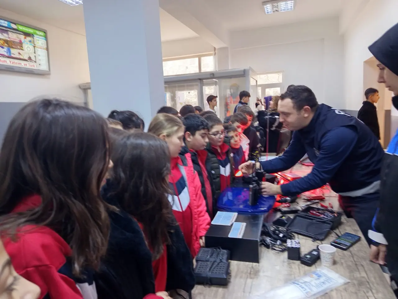 Gazipaşa Ortaokulu öğrencileri fabrika gibi okulu gezdi 15