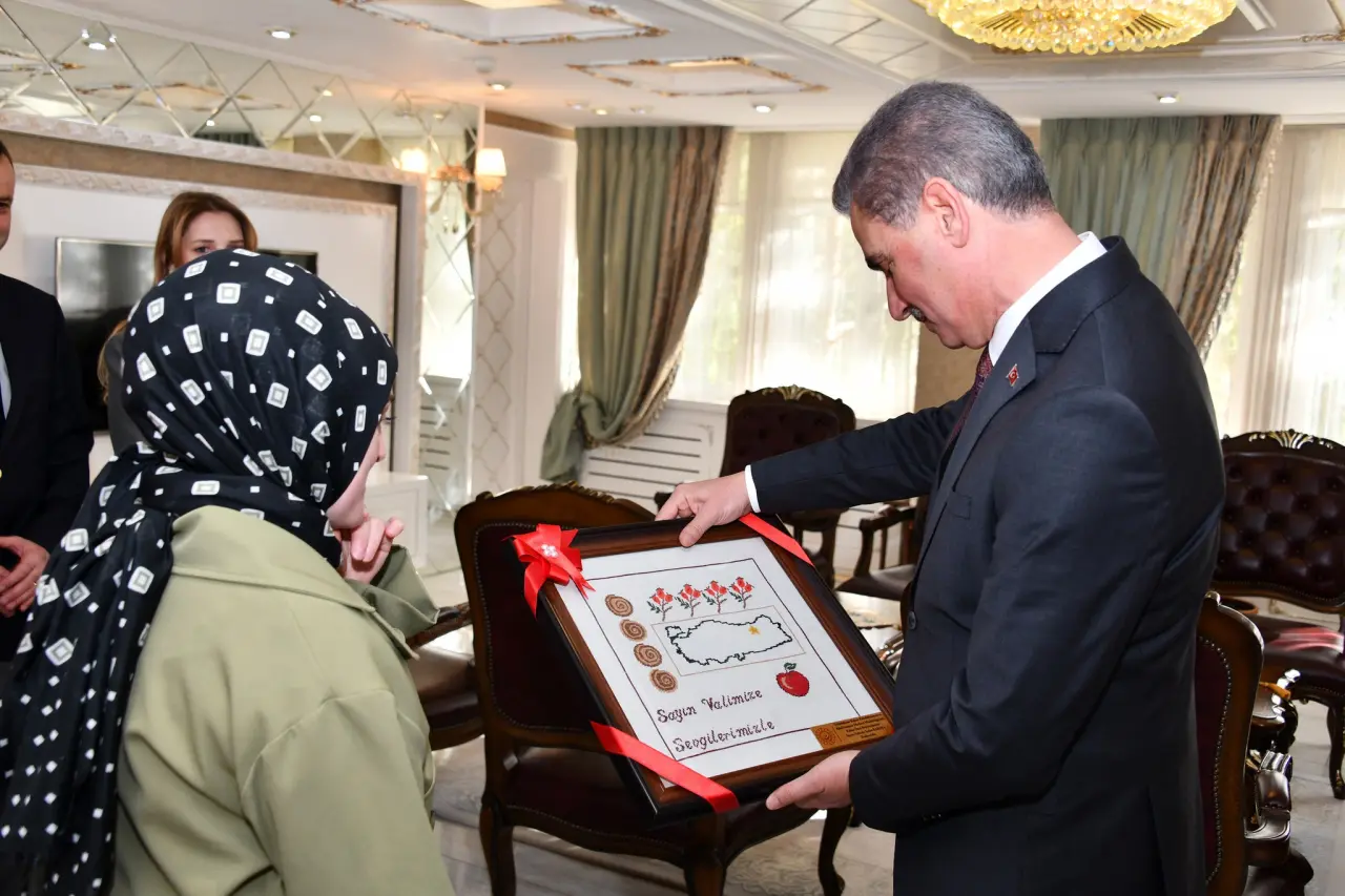 Gümüşhane’de 3 Aralık Farkındalığı: Vali Aydın Baruş’tan “Sevgi” Vurgusu ve Vefa Örneği 17