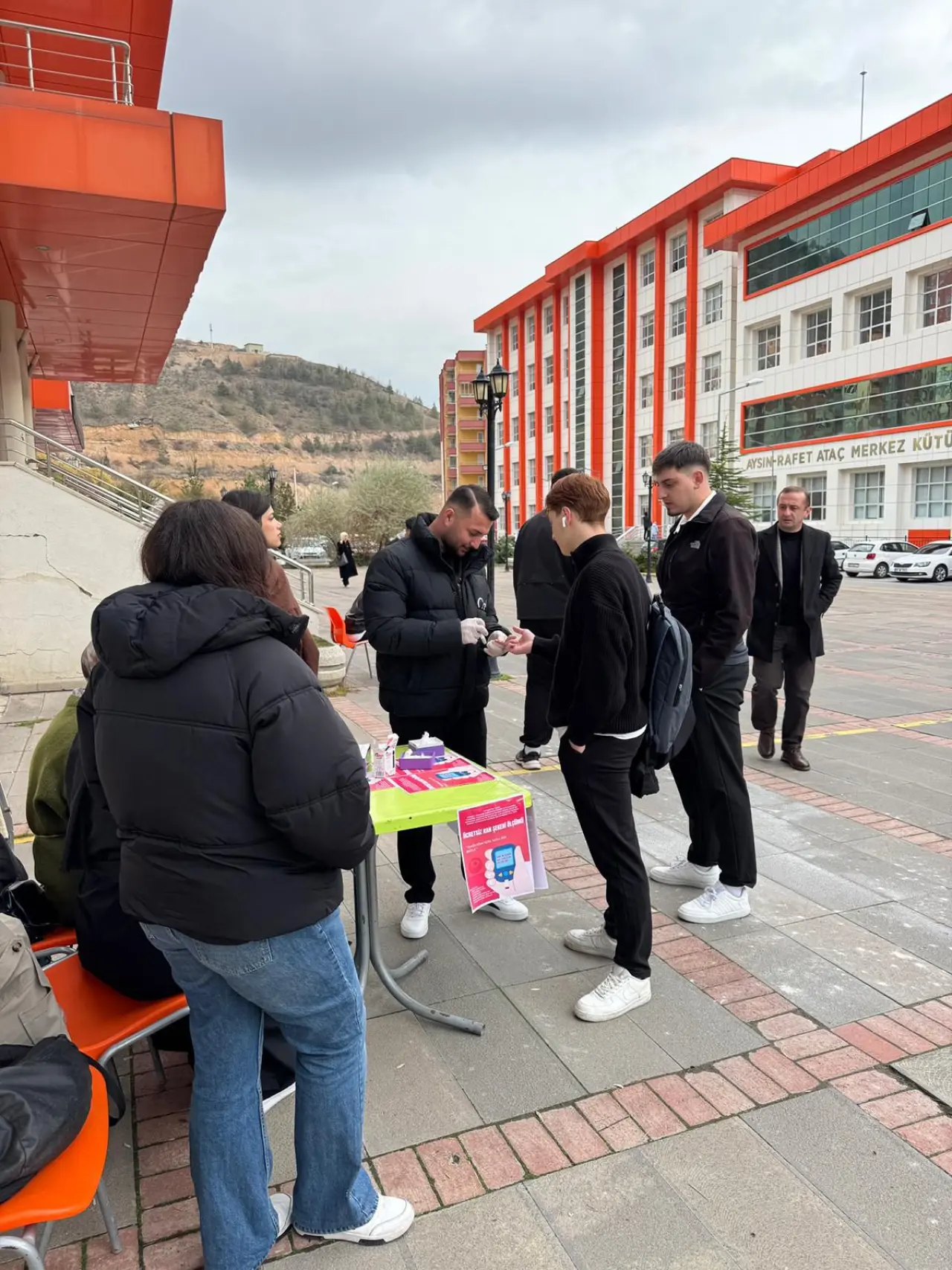 Gümüşhane Üniversitesi’nde ‘Sinsi Tehlike’ye Karşı Örnek İş Birliği: 100 Kişiye Şeker Taraması 4
