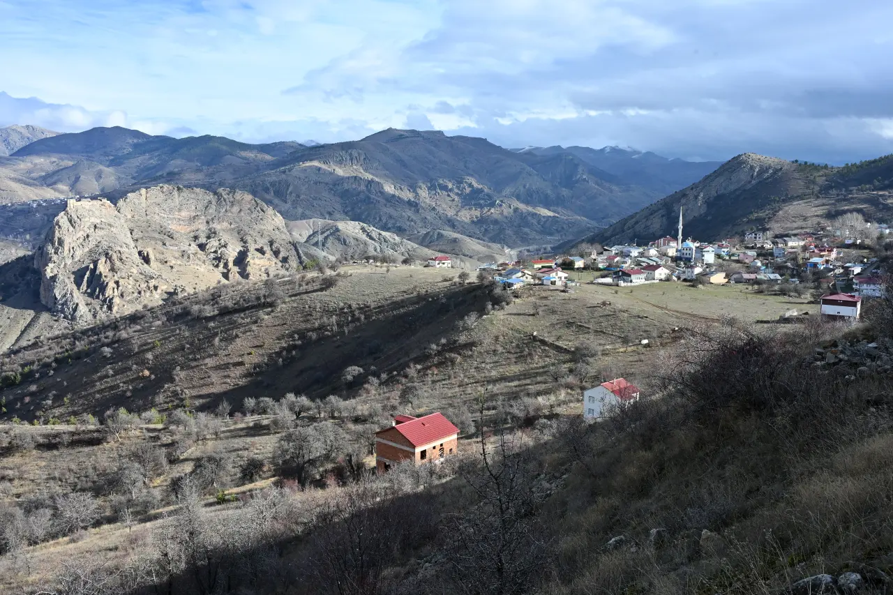 Dört mevsimi bir günde yaşadılar: Yağmur, gökkuşağı ve güneşli zirve 13