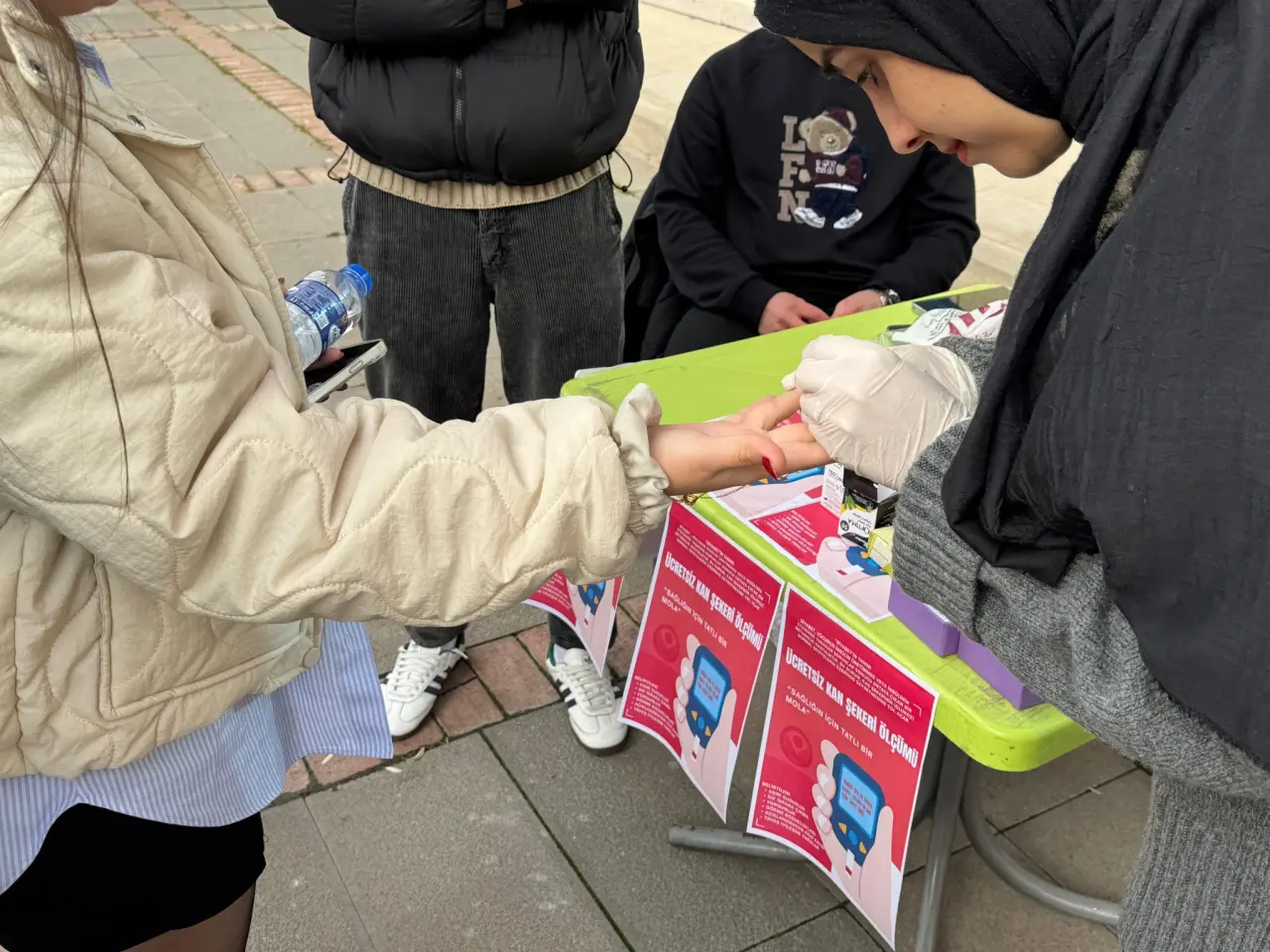 Gümüşhane Üniversitesi’nde ‘Sinsi Tehlike’ye Karşı Örnek İş Birliği: 100 Kişiye Şeker Taraması 7