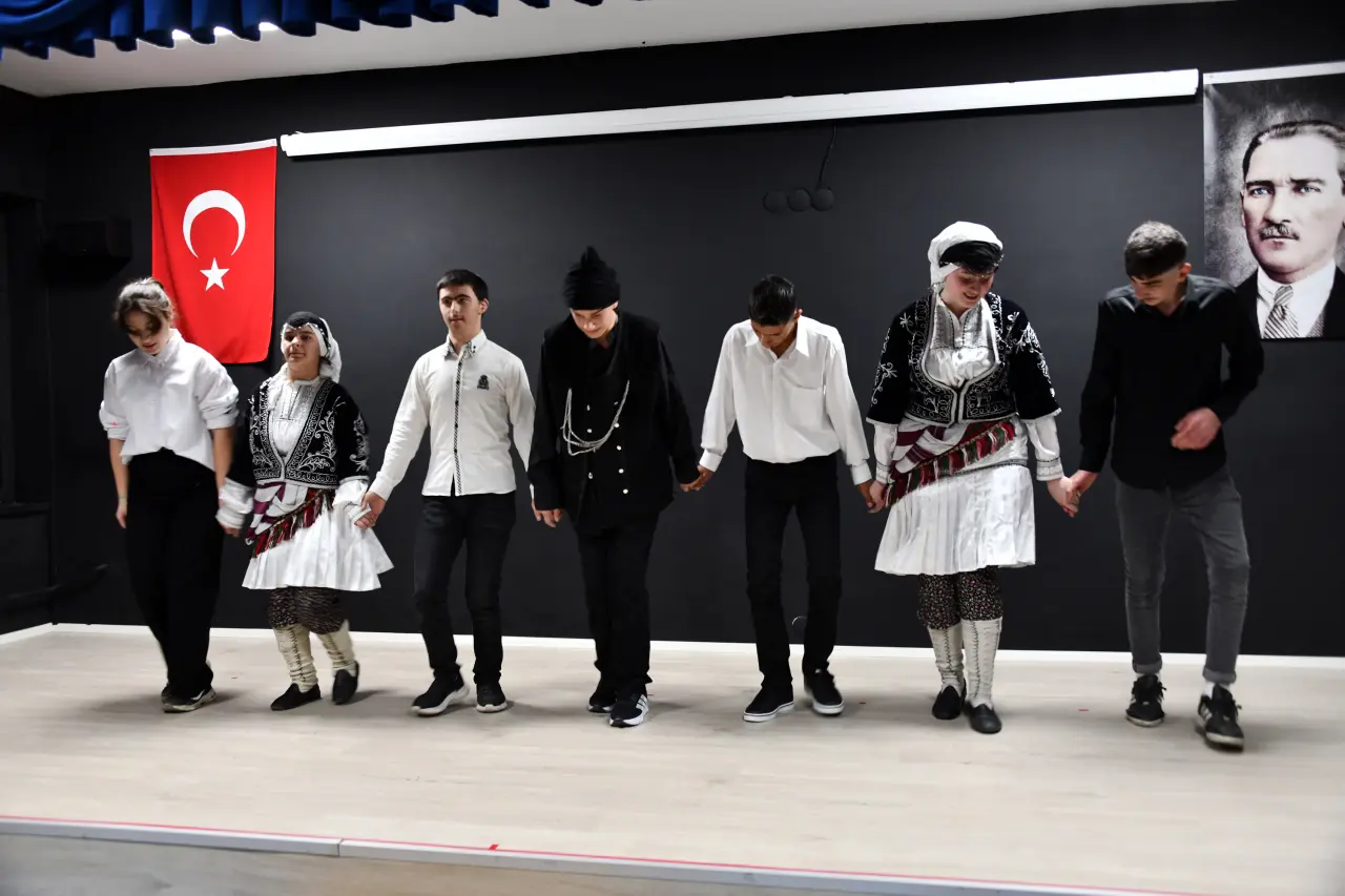 Gümüşhane’de 3 Aralık Farkındalığı: Vali Aydın Baruş’tan “Sevgi” Vurgusu ve Vefa Örneği 7