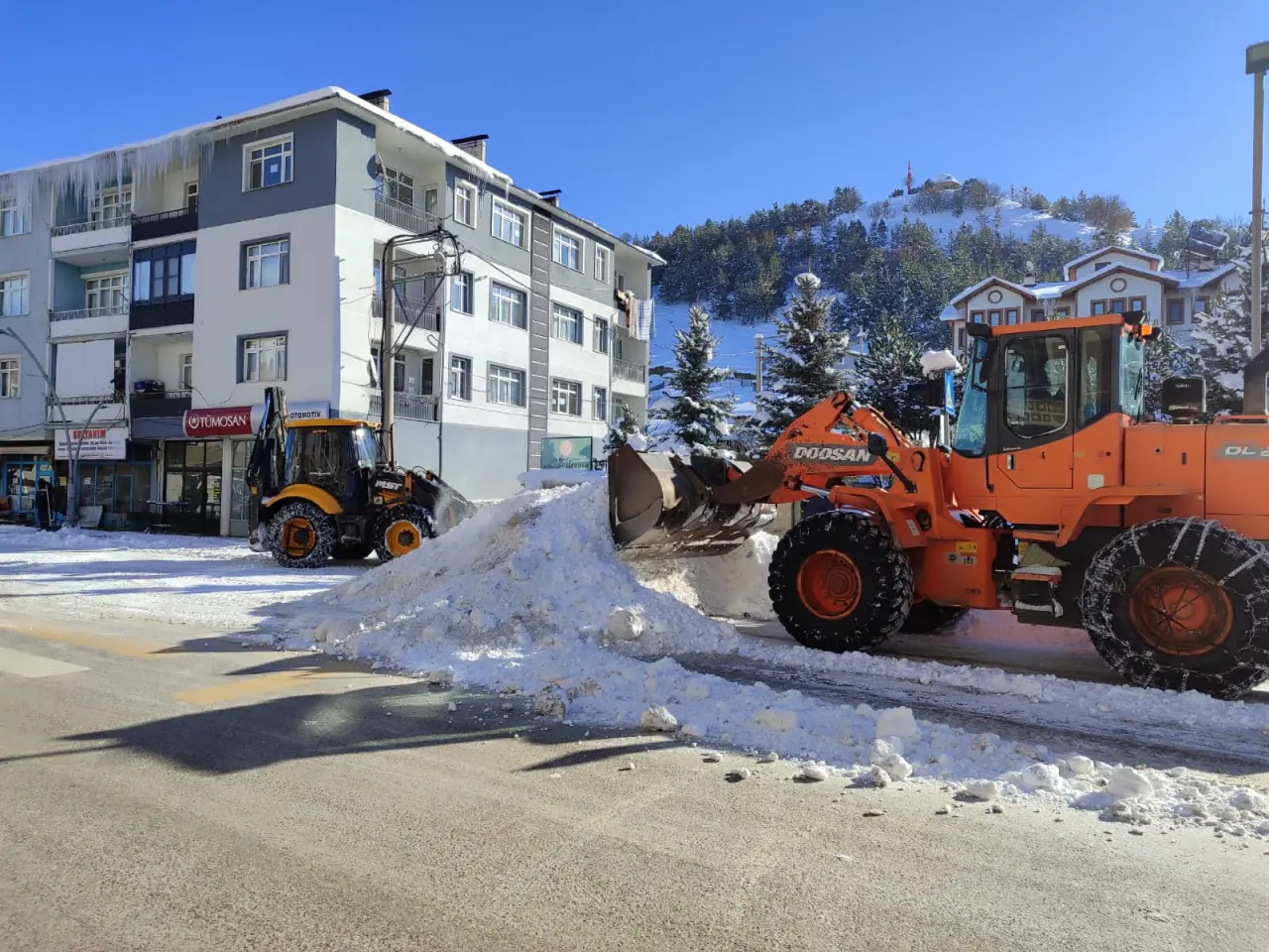 Şiran’da karla mücadele devam ediyor 6