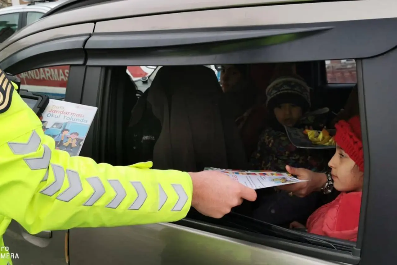 Karnesini alan yola çıktı, ilk tebrik Jandarma’dan geldi 2