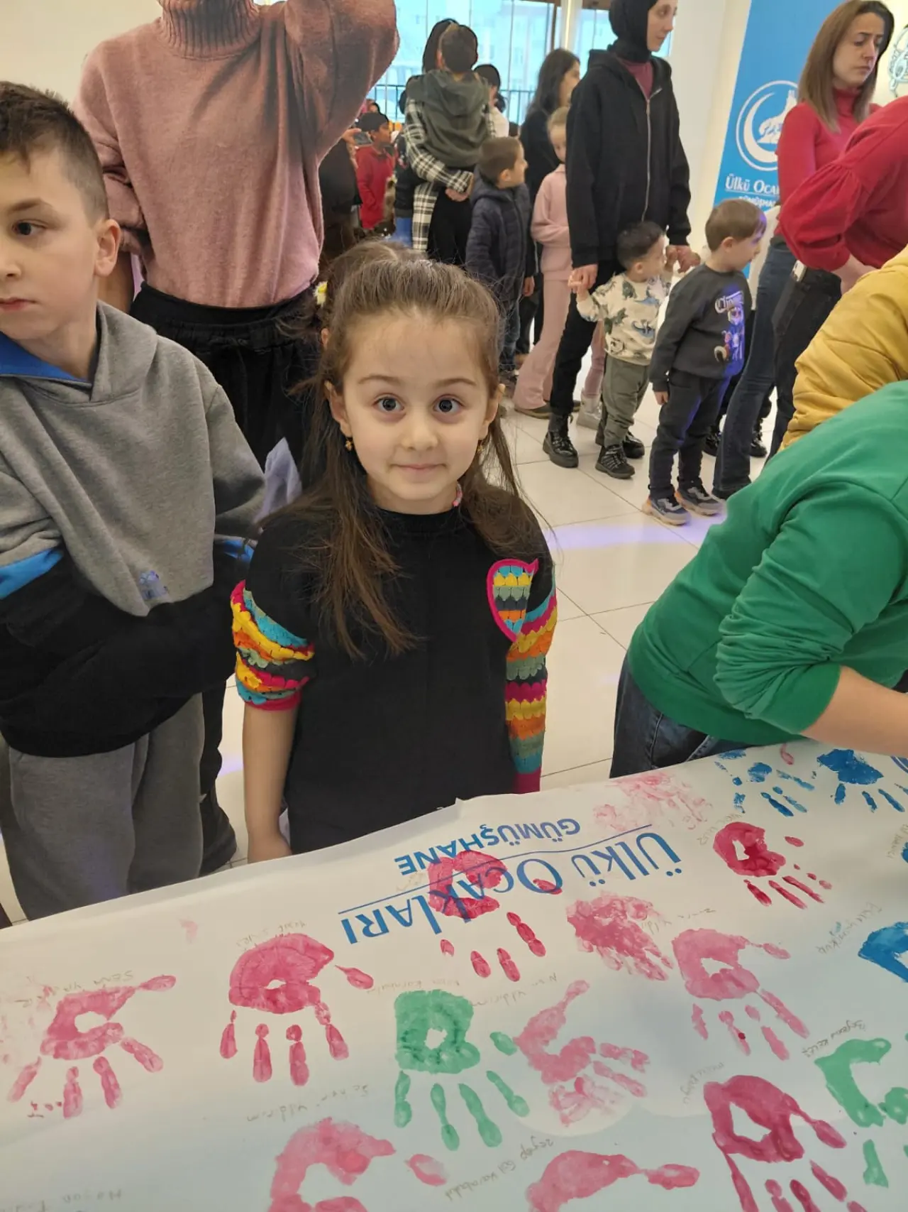 Gümüşhane’de Çocuklar Bu Programda Coştu! Karne Hediyeleri ve Eğlence Bir Arada 19