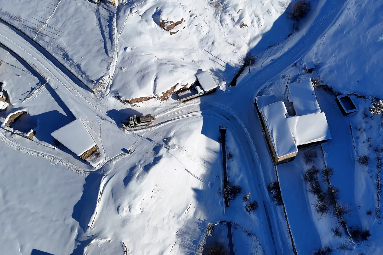 Vali Aydın Baruş kar mücadelesini 1800 metre rakımda inceledi 23