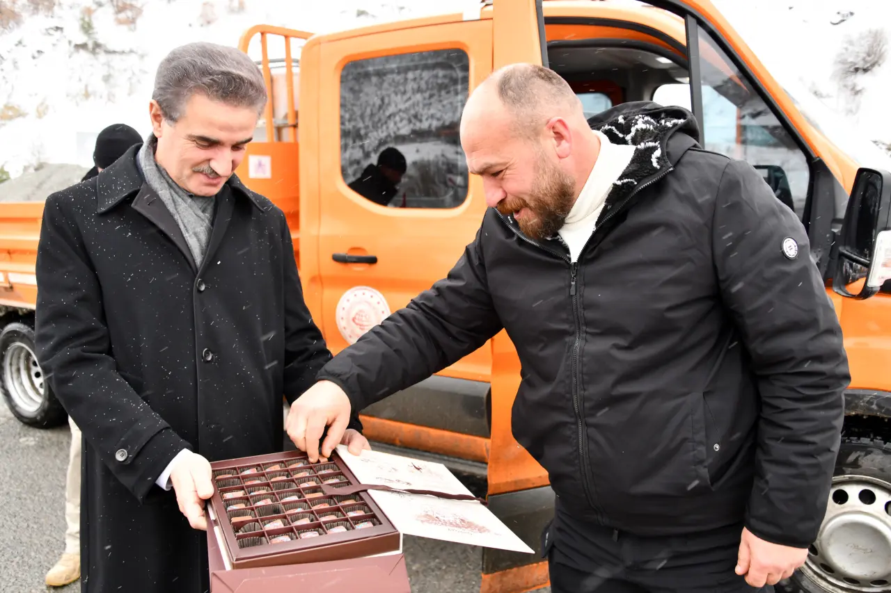 Gümüşhane’de kar nöbeti: Vali Baruş ekiplerle bir araya geldi 1