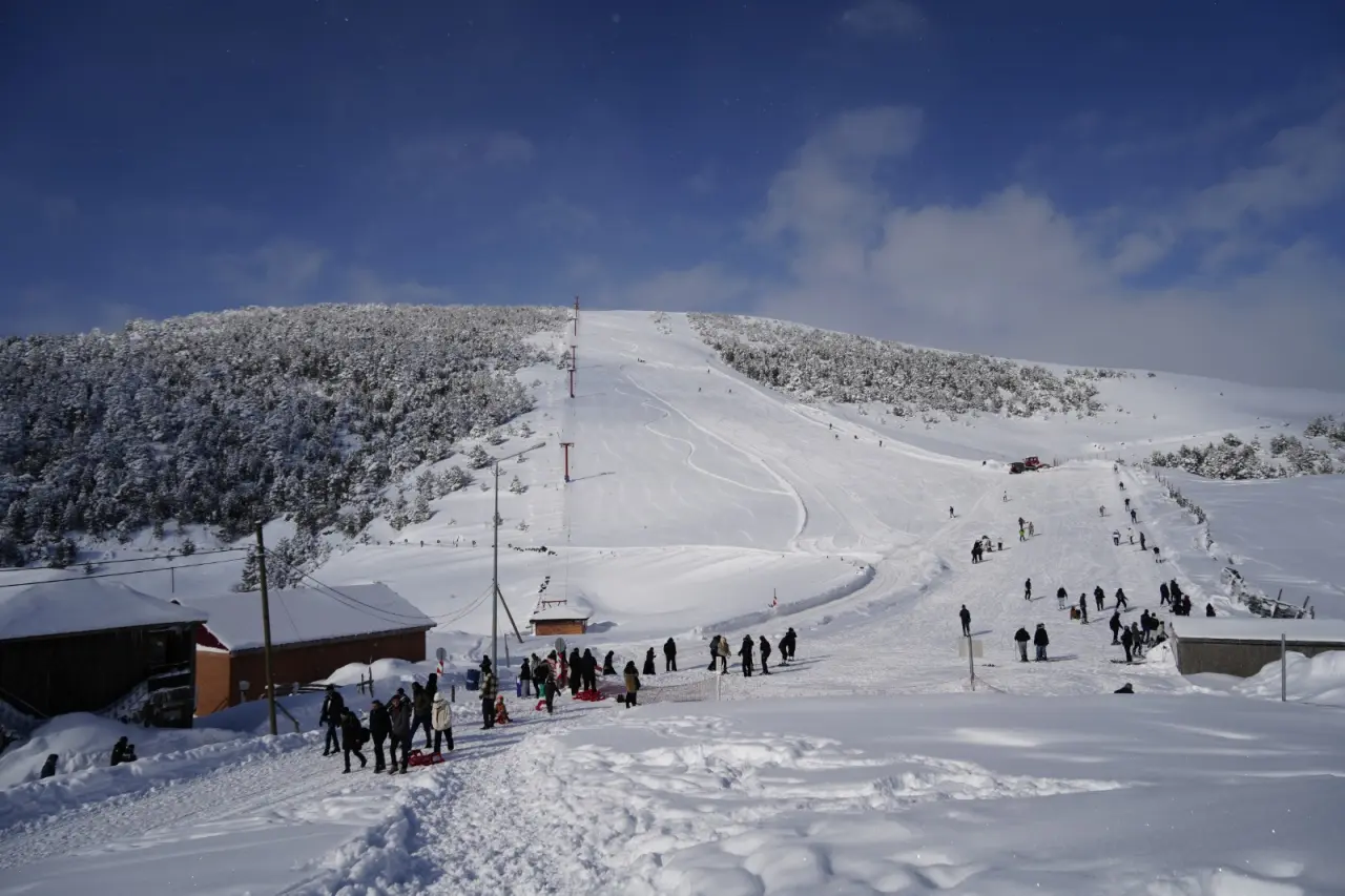 Karnesini Alan Oraya Akın Etti! Zigana Dağı’nda İğne Atsan Yere Düşmüyor 4