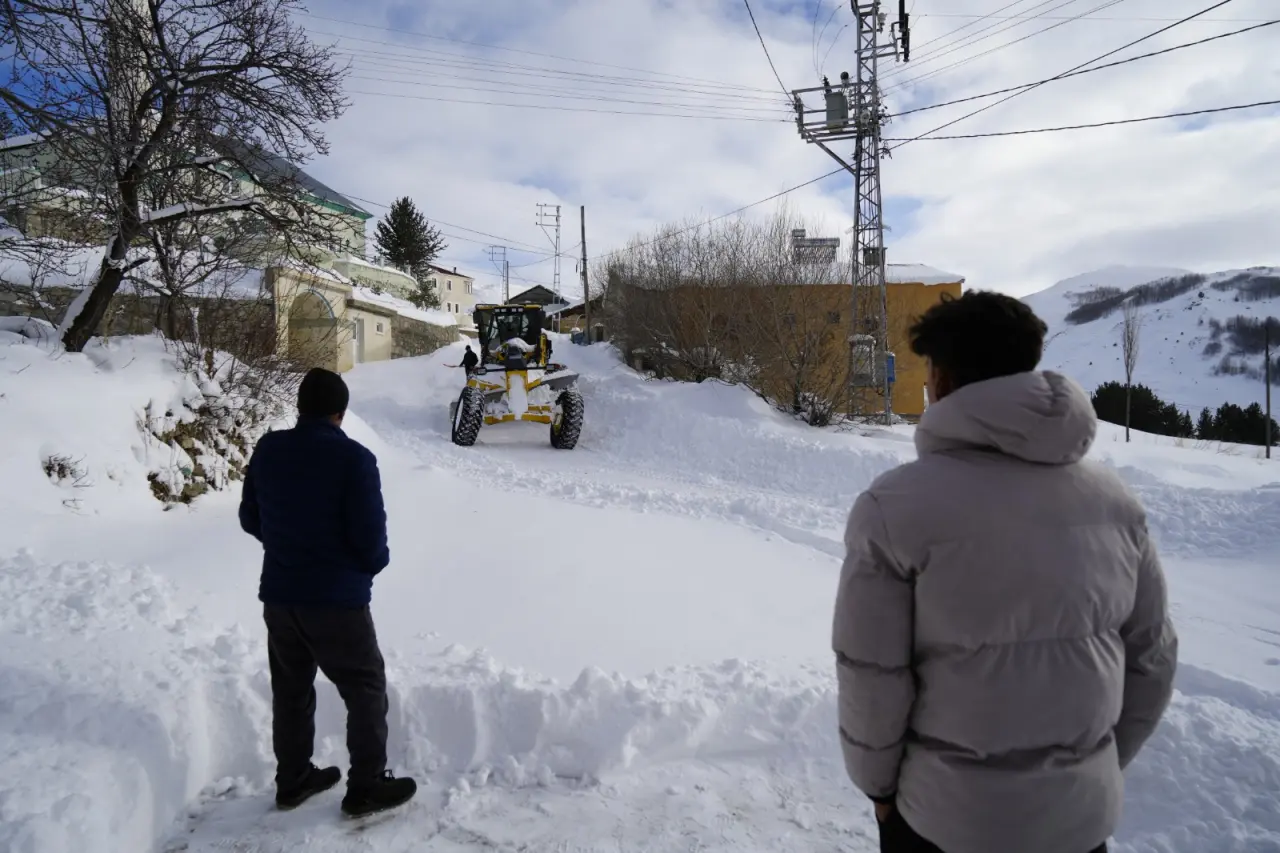 Gümüşhane İl Özel İdaresi'nden Köy Yollarında Kesintisiz Kar Mesaisi 5