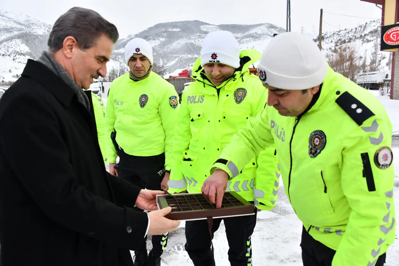 Gümüşhane’de kar nöbeti: Vali Baruş ekiplerle bir araya geldi 14