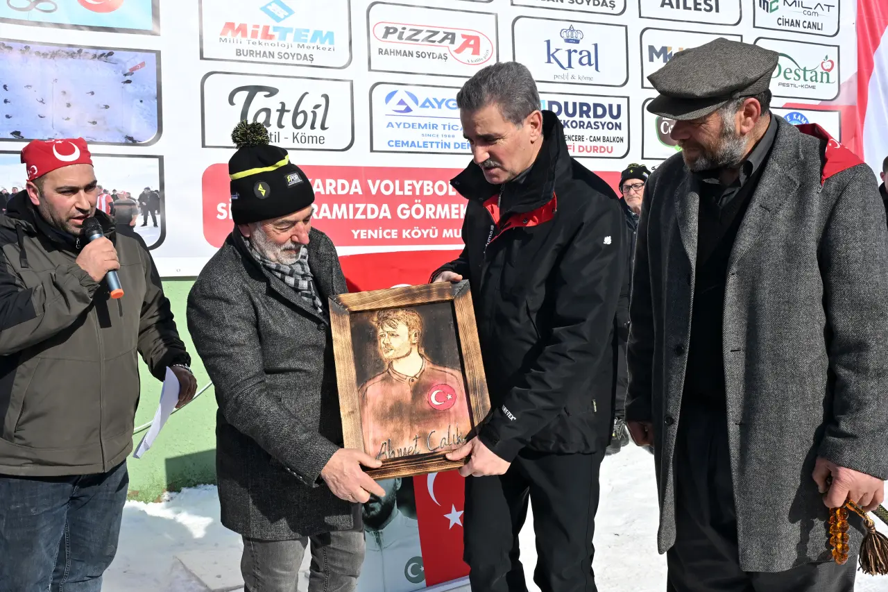 Gümüşhane’de 33. Kar Voleybolu Şenliği, Milli Futbolcu Ahmet Çalık Anısına Düzenlendi 44