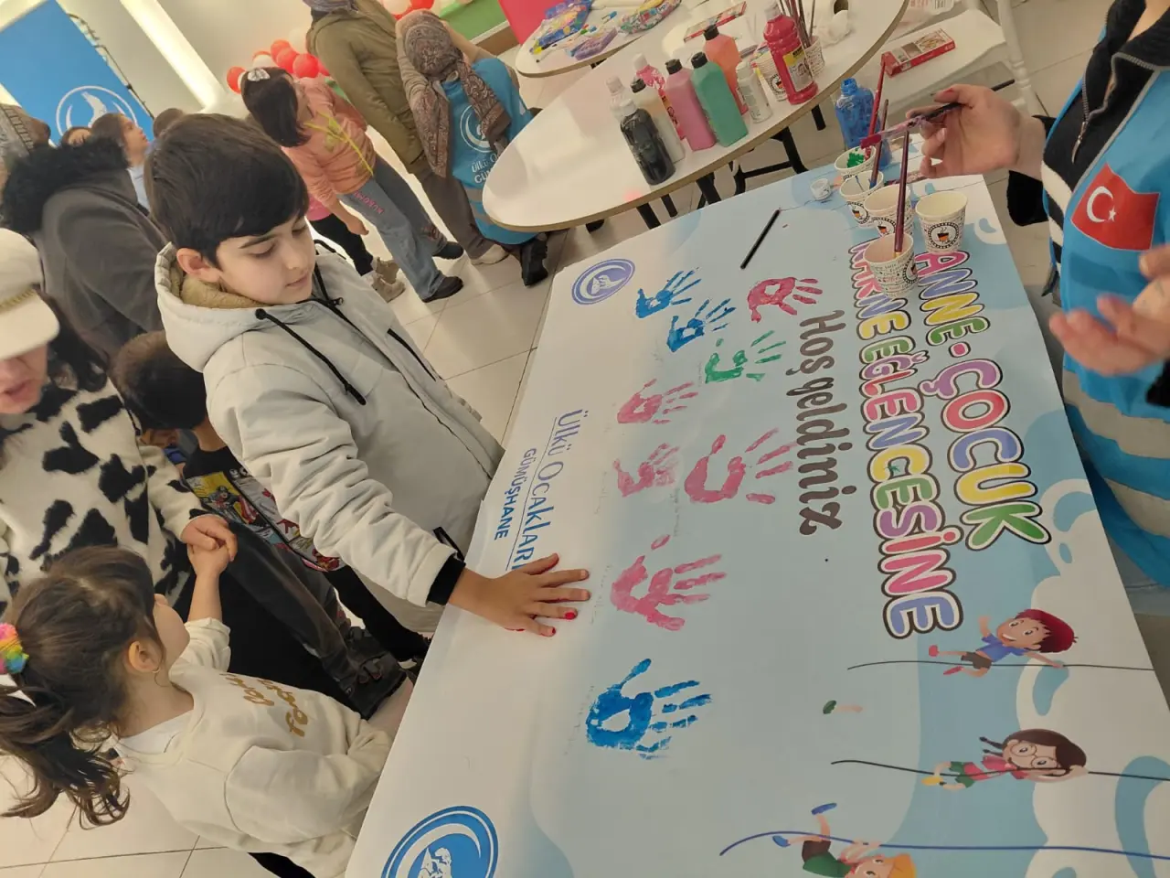 Gümüşhane’de Çocuklar Bu Programda Coştu! Karne Hediyeleri ve Eğlence Bir Arada 20