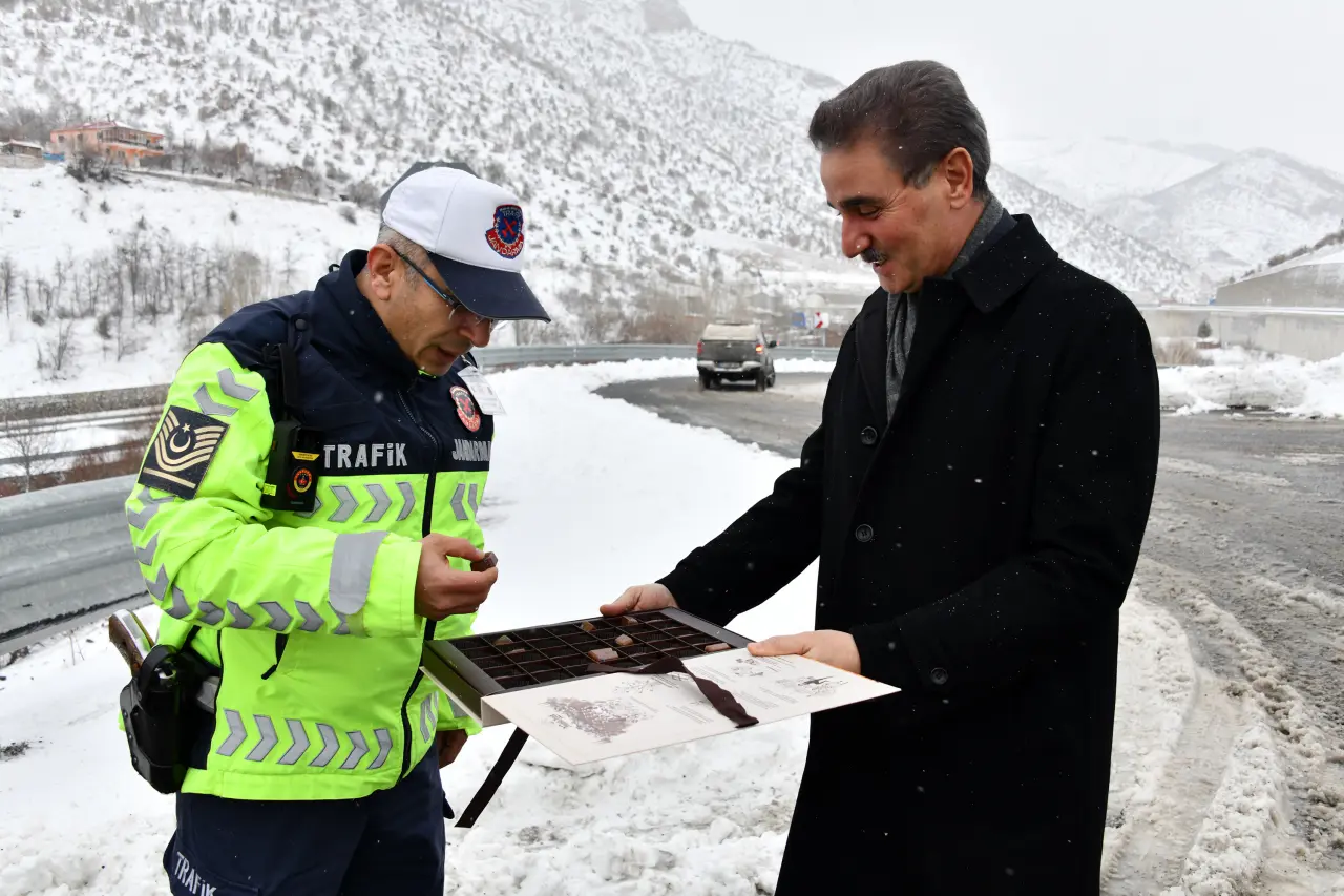 Gümüşhane’de kar nöbeti: Vali Baruş ekiplerle bir araya geldi 2